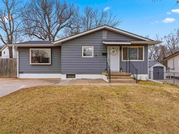 1510 W 16th St, Junction City, KS 66441