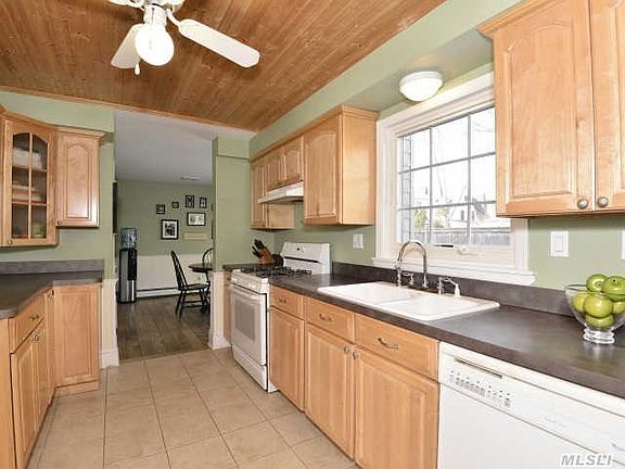 5th image of 72 Foster Ave
