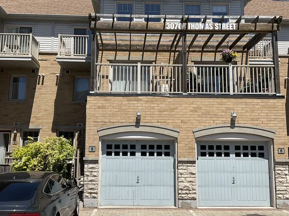 3070 Thomas St #8, Mississauga, ON L5M 0T2
