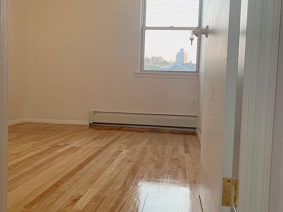 5th image of 2667 E 24th St APT 3