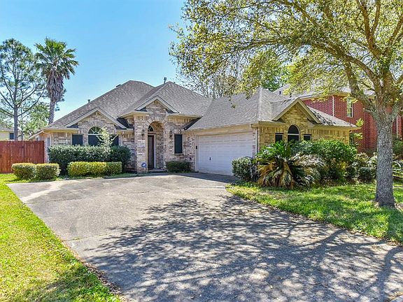 2nd image of 160 Greenridge Cir