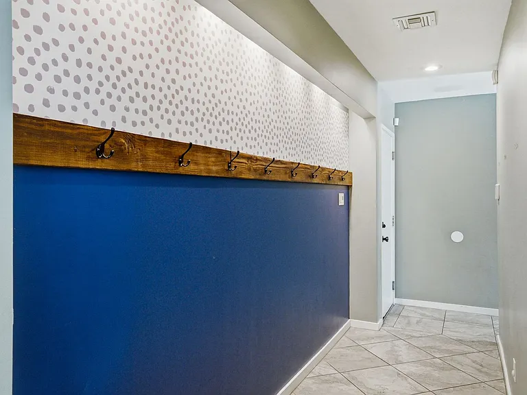 2939 N Manor Dr W — Photo 31