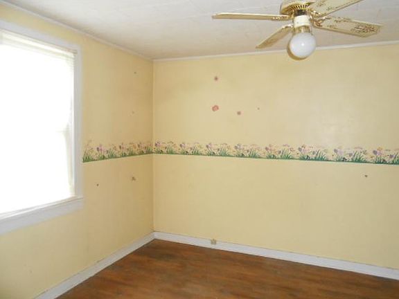 4th image of 605 Montgomery St