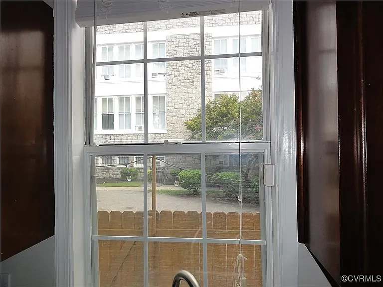 2512 E Leigh St — Photo 16