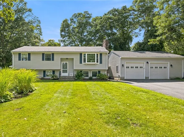 19 Sawdy Pond Ave, Tiverton, RI 02878