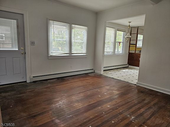 5th image of 34 Walnut Ave