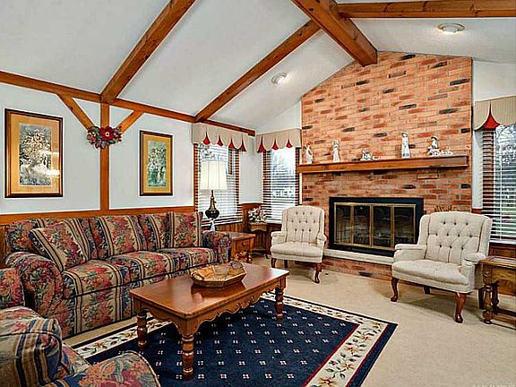 5th image of 209 Shady Grove Dr