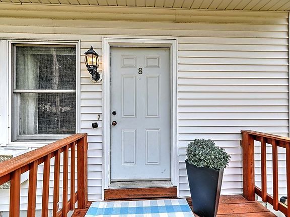 2nd image of 52 Nancy St Unit 8