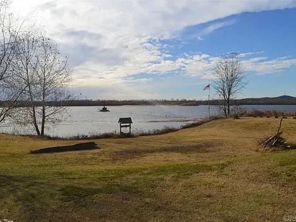 4th image of 18 River Road Dr E