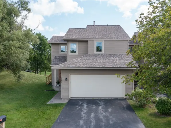 3247 W Cedarbush Dr, Canandaigua, NY 14424