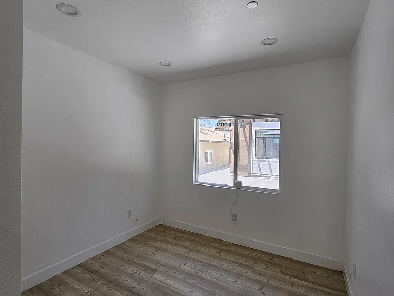 10206 Larson Ave — Photo 7