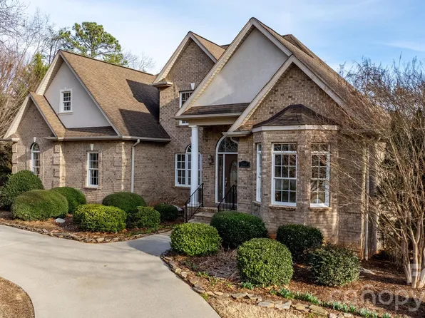 2301 Willow Creek Dr, Newton, NC 28658