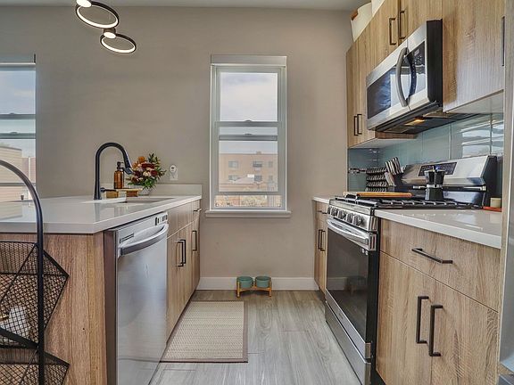 4th image of 212 70th St #304