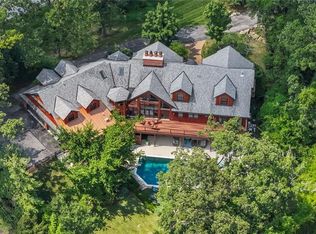 16 Holiday Ln, Saint Louis, MO 63131