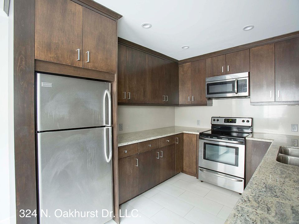 Gorgeous Kitchen with Stainless Steel Appliances, Custom Cabinets and Granite Counters