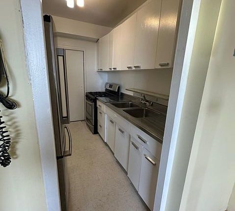 4th image of 9 Fordham Hill Oval APT 17A