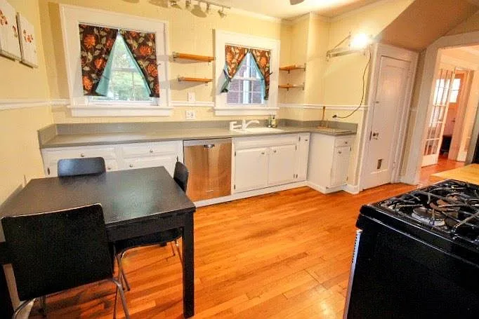 8 Colonial Pl — Photo 8