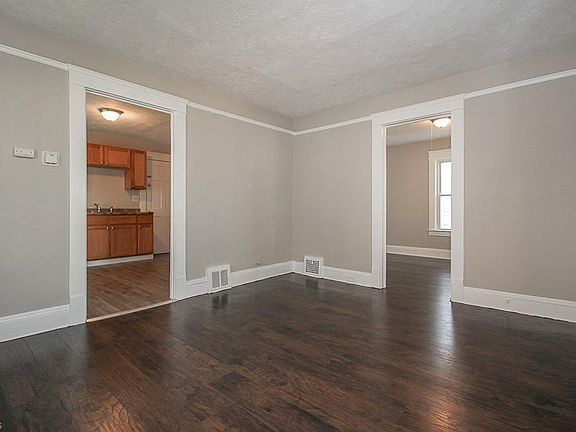 5th image of 385 E 160th St