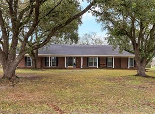 108 W Crescent Dr, Madisonville, TX 77864