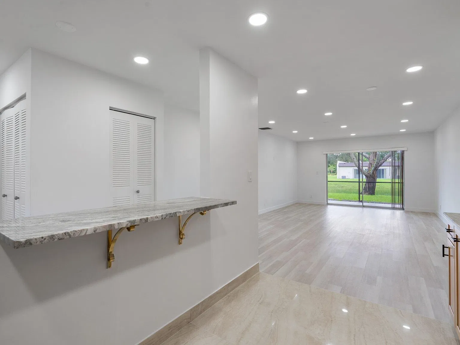 2 bed, 2.0 bath, 981 sqft, $2,200 — Photo 4