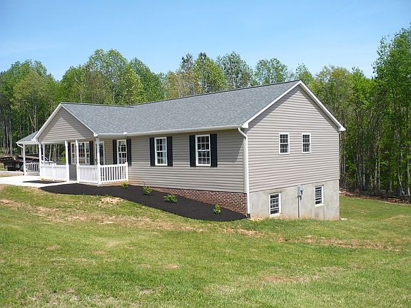 3rd image of 210 Woodlawn Hts