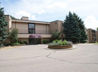 5627 Green Circle Dr APT 311, Minnetonka, MN 55343