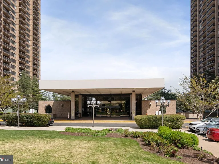 3705 S George Mason Dr #2202S — Photo 2