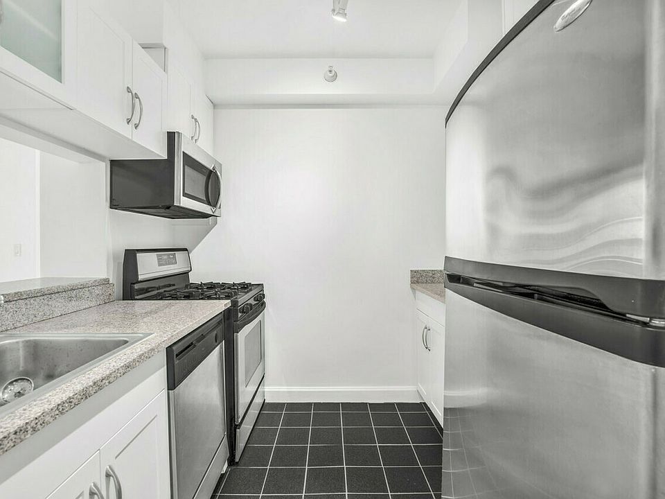 1st image of 360 W 43rd St APT S2l