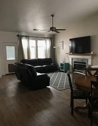 3rd image of 980 Alder St