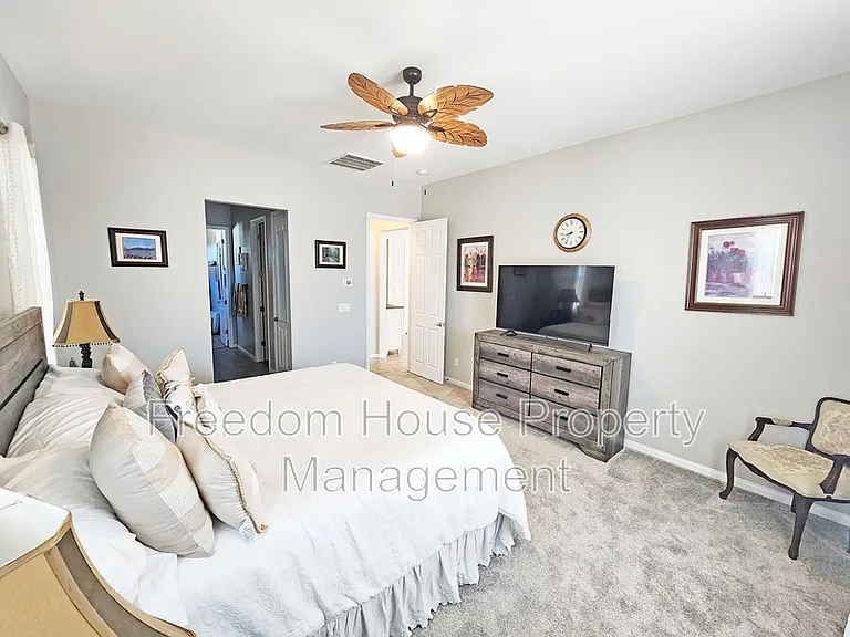 4901 Fairwood Ct — Photo 33