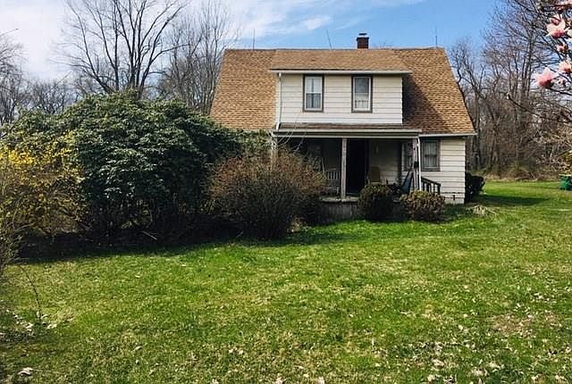 2nd image of 121 Eckstein Rd