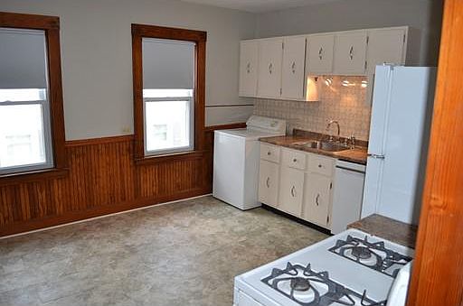 3rd image of 20 West St #20
