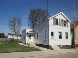 1218 S 10th St, Manitowoc, WI 54220