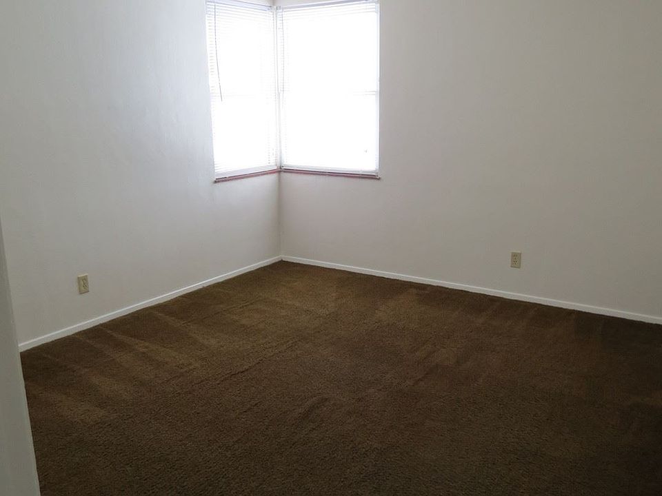 2nd image of 2216 Nelson Ave SE APT A