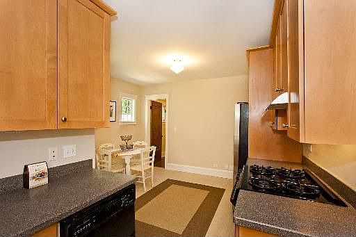 5th image of 2752 Woodbine Ave
