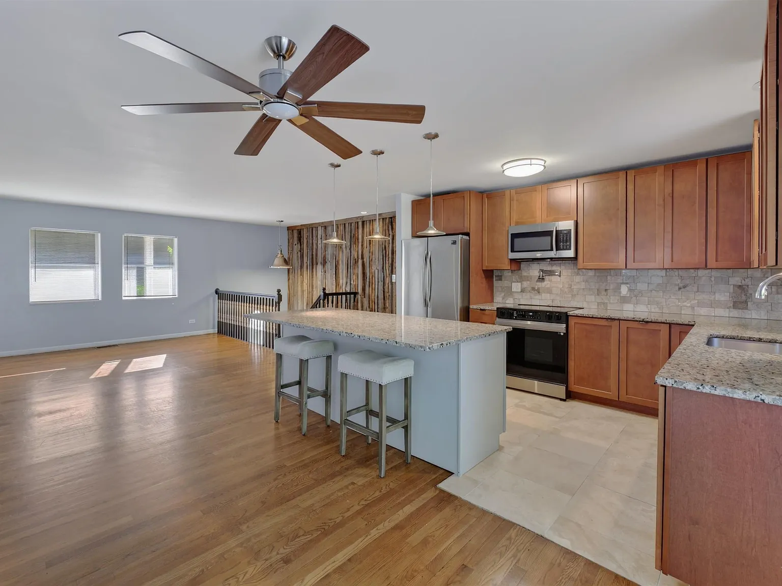 4 bed, 3.0 bath, 2017 sqft, $2,700 — Photo 3