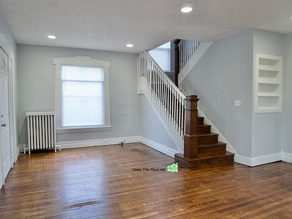 2nd image of 129 Ann St NE