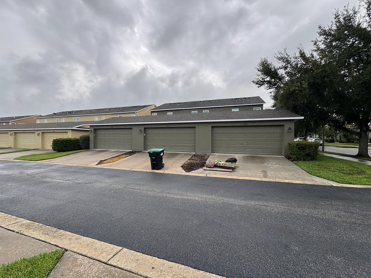 3 bed, 2.5 bath, 1460 sqft, $2,400 — Photo 3
