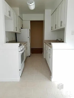 Rented by Hillel Realty Group | media 23