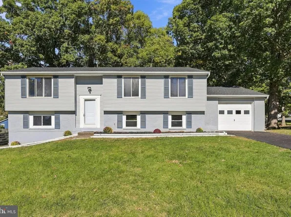 905 E Roanoke Rd, Sterling, VA 20164
