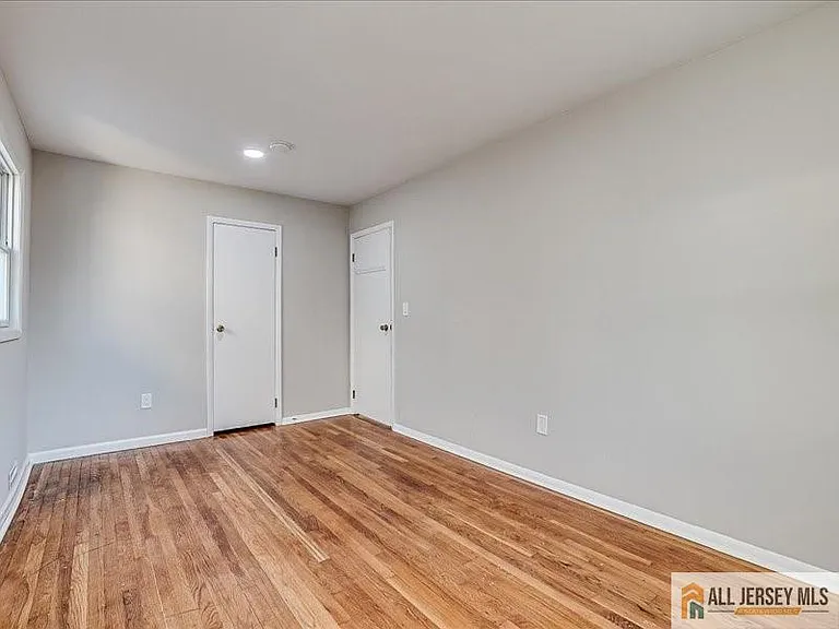 11 Hyde Ave — Photo 16