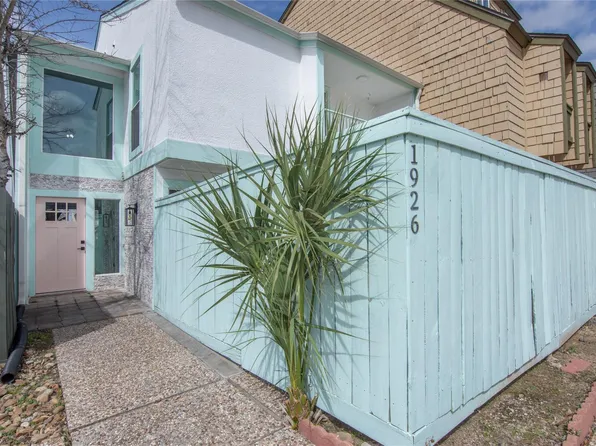 1926 Clipper Ct, Willis, TX 77318