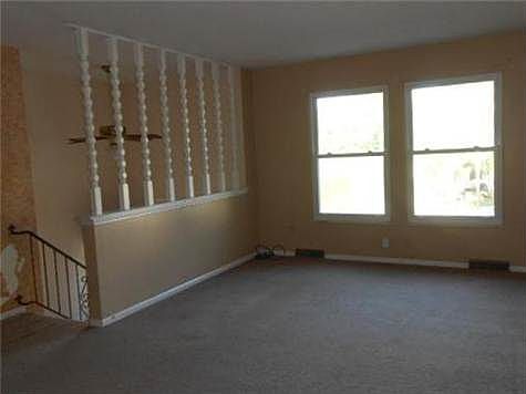 3rd image of 524 Vine St