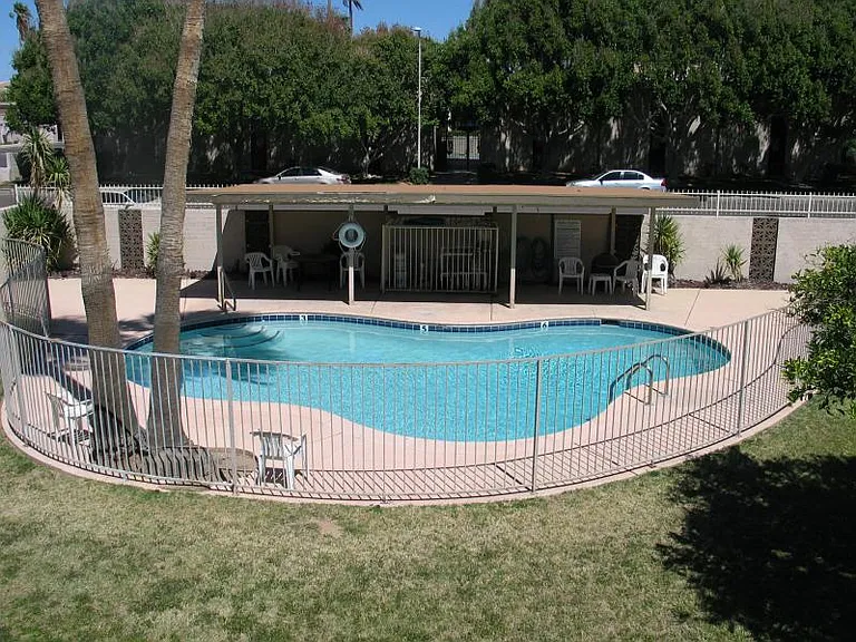 1827 W Tuckey Ln #3 — Photo 9
