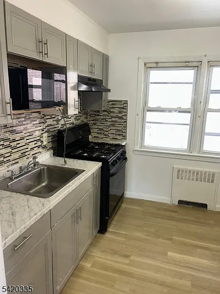 3 bed, 1.0 bath, $2,200 — Photo 2