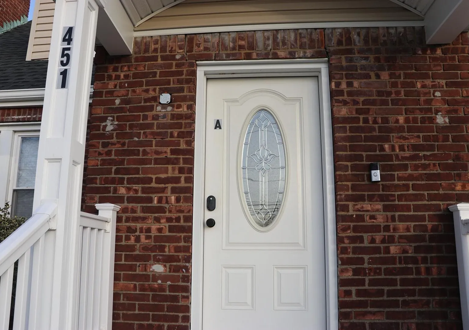 Beautiful and Elegant 2 Bedroom Apartment in the heart of Uniondale — Photo 2