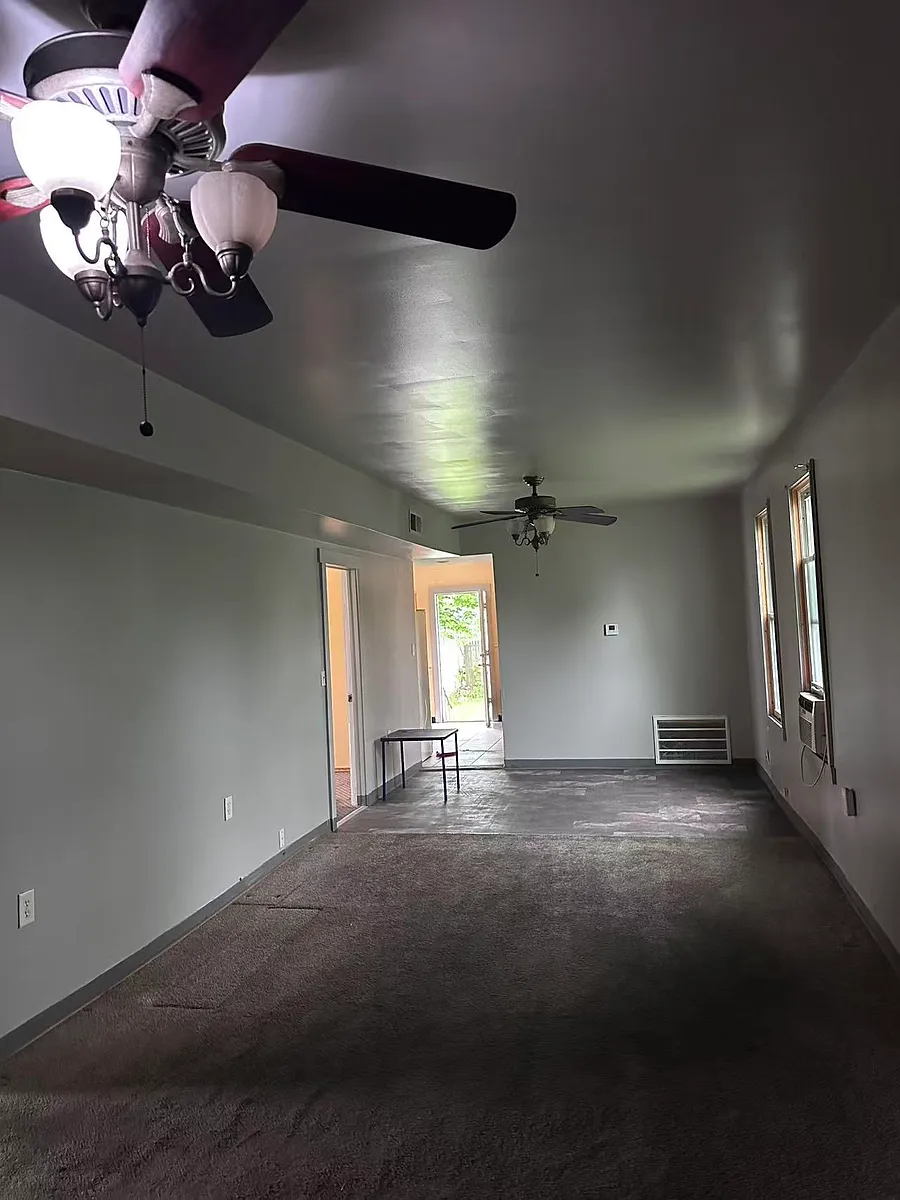 Building Photo - 148 Crisfield Ave #2