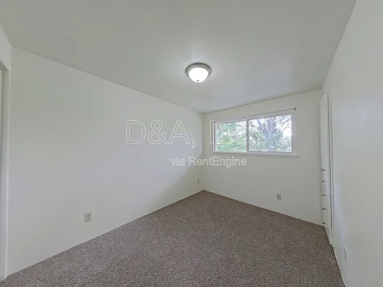 108 NE Conifer Blvd #3 — Photo 5