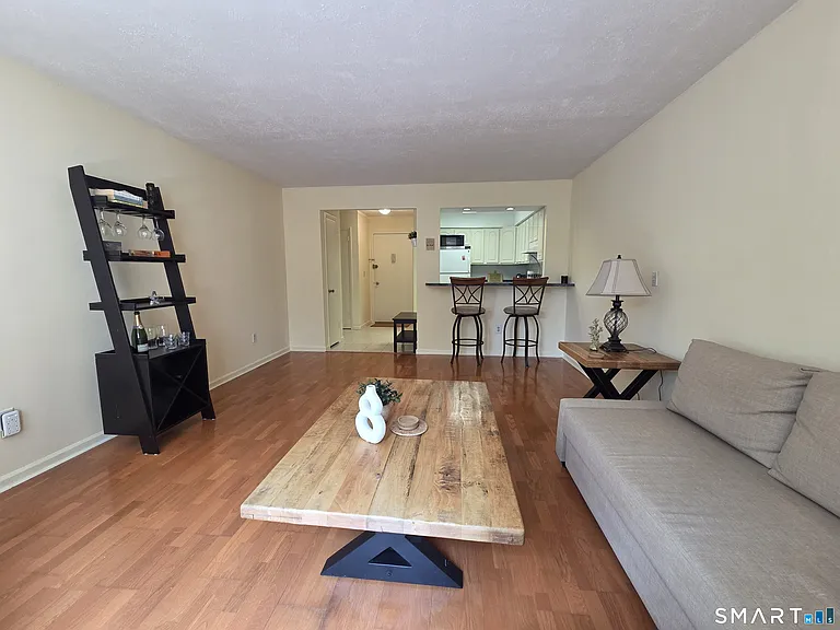 1525 E Putnam Ave #201 — Photo 5