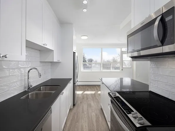 45 Forty Second St, Toronto, ON M8W 3P4